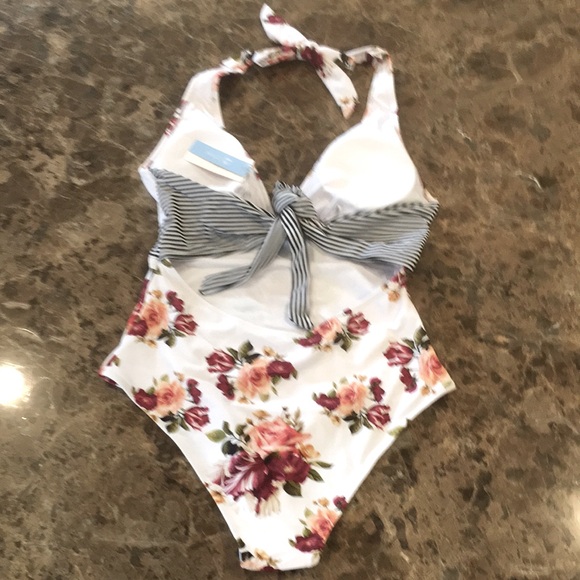 New! CUPSHE Halterneck Back Tie One Piece Floral Swimsuit Beachwear Large - Picture 2 of 10